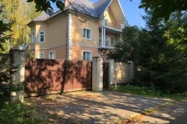 Коттедж 577 м² на участке 21 сот.